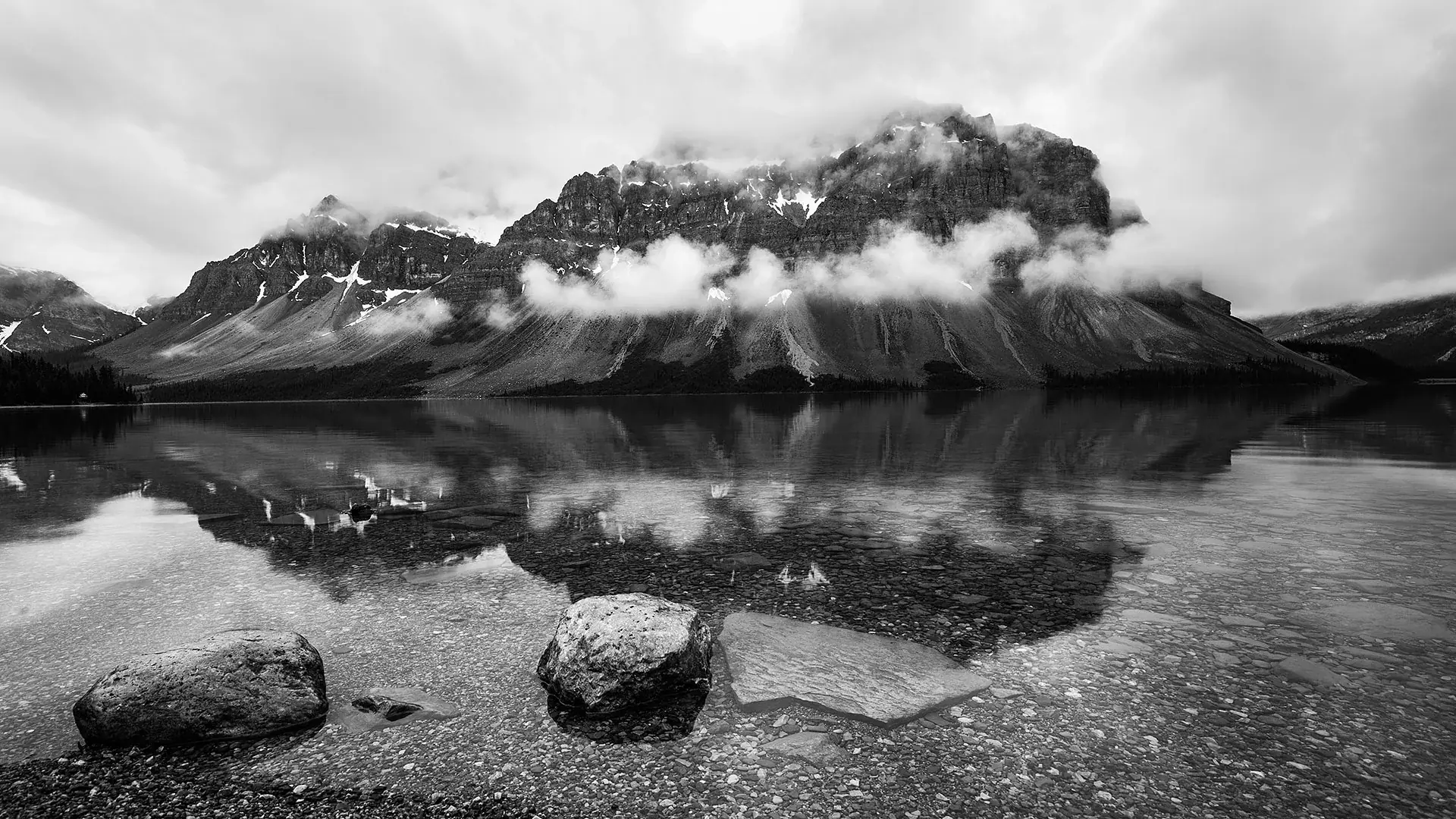 Black-and-white mountain lake landscape used for the story of Aqualem.